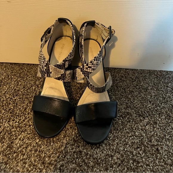 Jones New York Black and snake skin leather heels - Picture 2 of 2